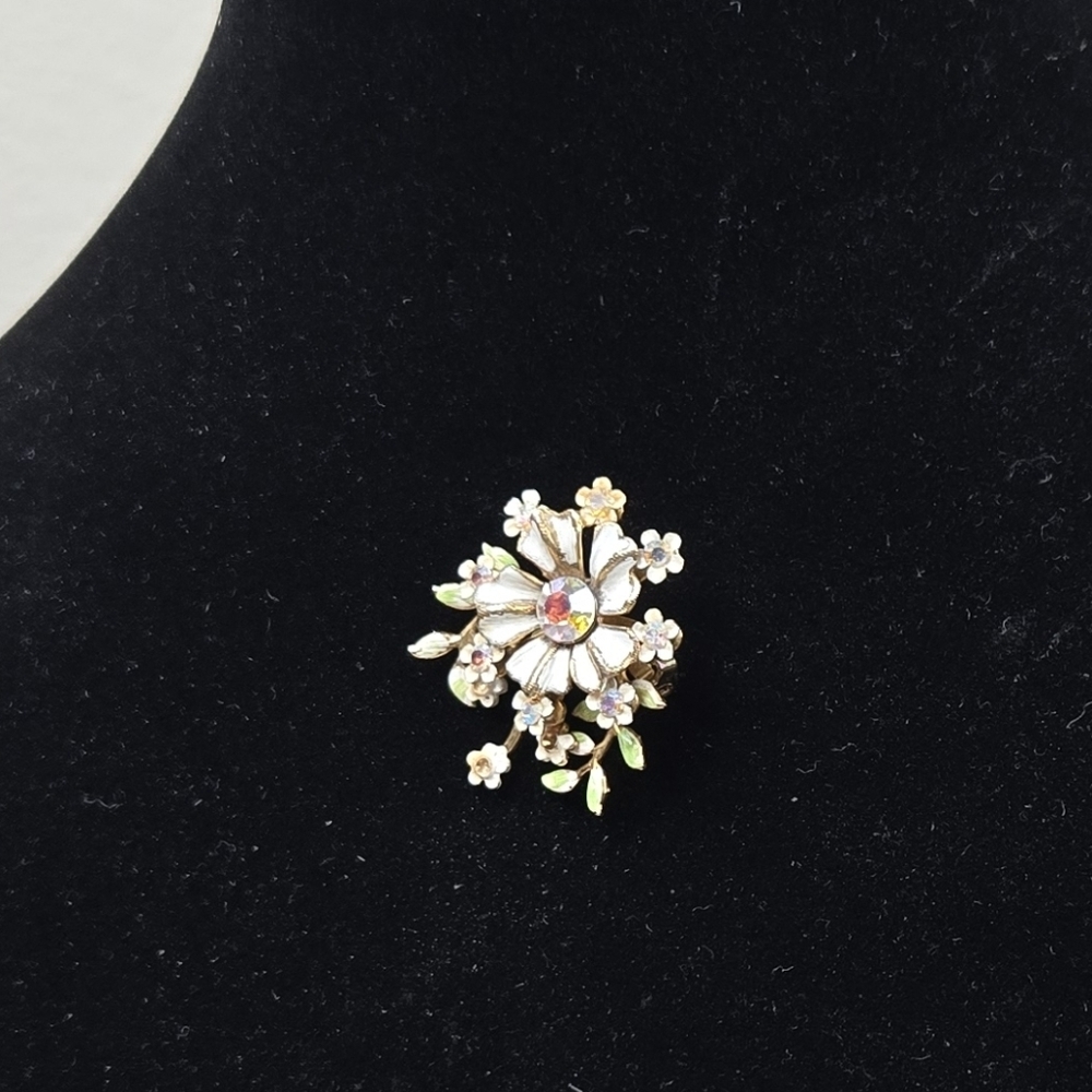 Vintage Coro White Enamal & Rhinestone Flower Bouquet Brooch Pin - Picture 2 of 8